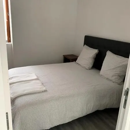 Grande Demeure Avec Parc Privee Au Bord De La Riviere Villa *