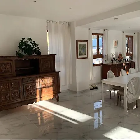 Villa Grande Demeure Avec Parc Privee Au Bord De La Riviere *